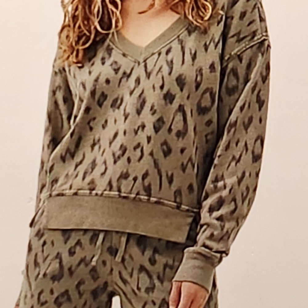 Michael Stars Camila sweatshirt size medium, army green ikat